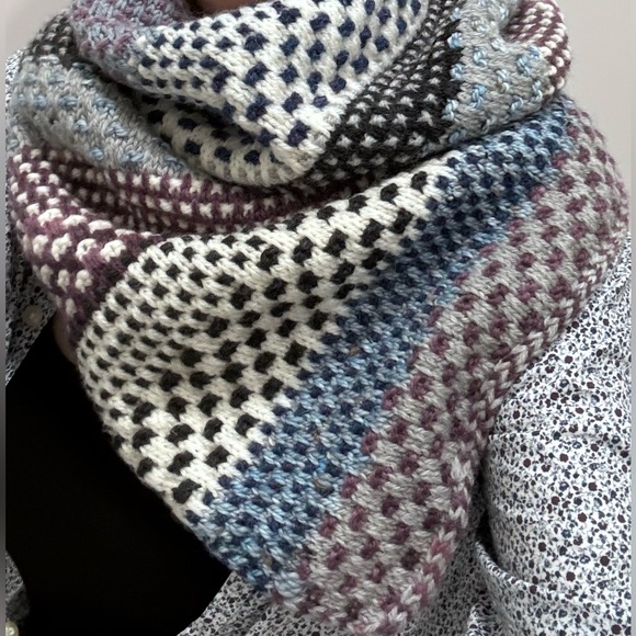 🧶 NWT hand crafted cowl neck warmer Blues greys burgundy creams O/S Peruvi… - Picture 2 of 10
